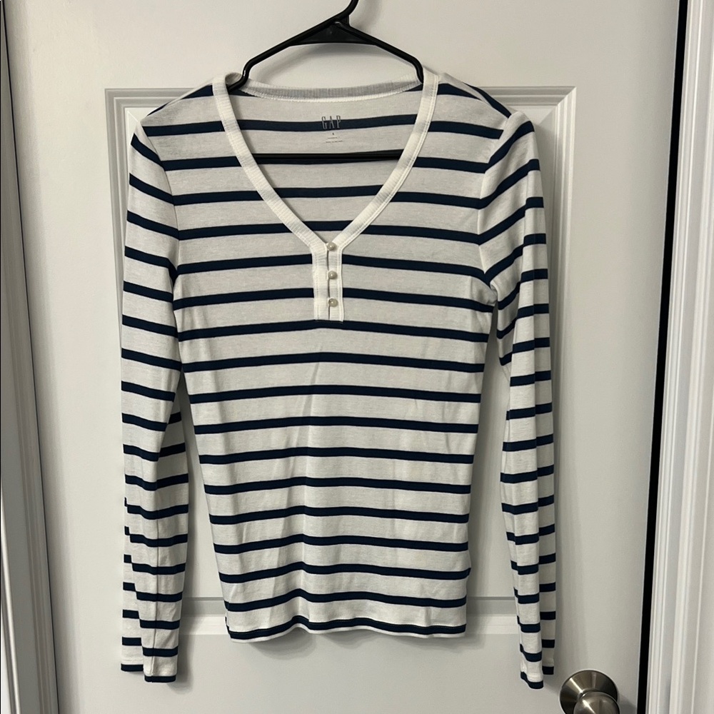 GAP Women's White and Navy Striped Long Sleeve Tee